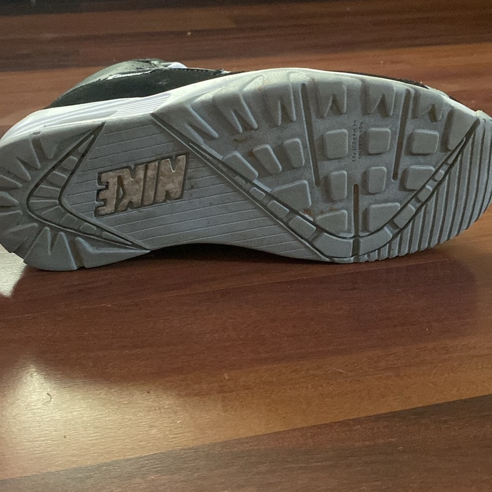 Nike Air Size 7Y black, gray and white.  Used but good condition.  Leather - Picture 5 of 6